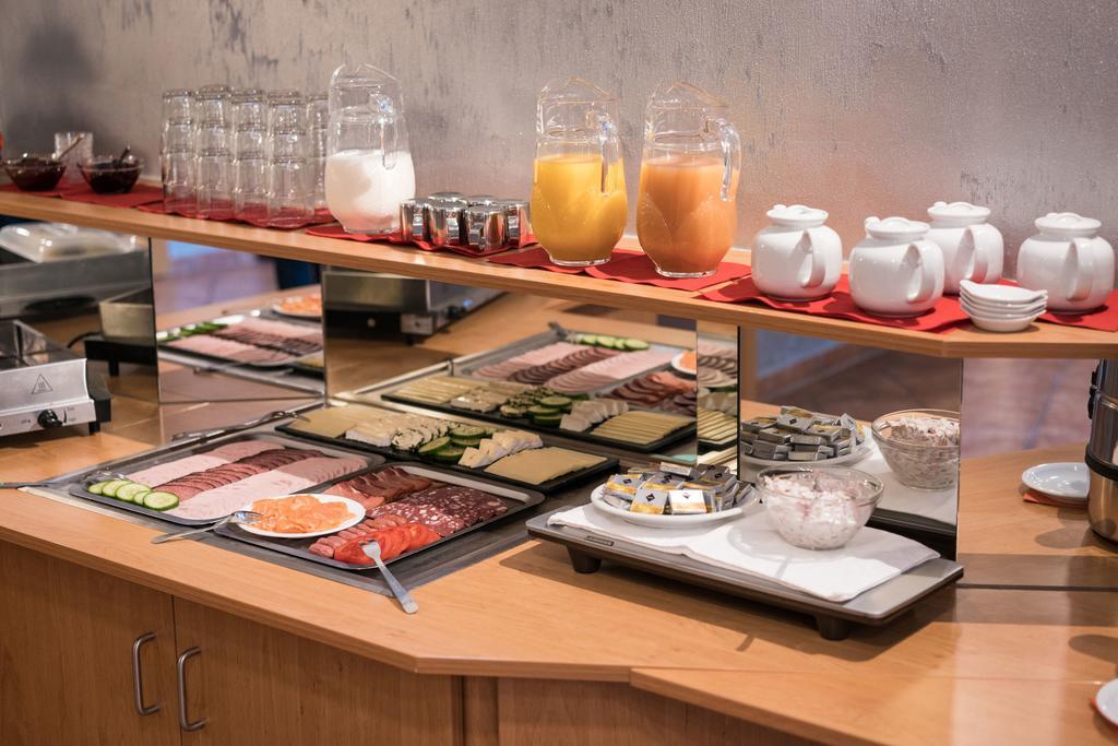 Hotel Zur Sonne Waren  Ngoại thất bức ảnh